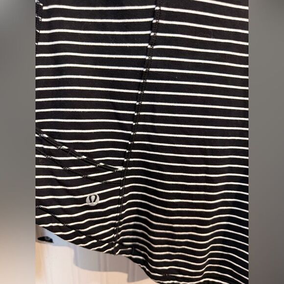 Lululemon Base Runner Parallel Stripe
Half Zip Sz 8 - Picture 6 of 12